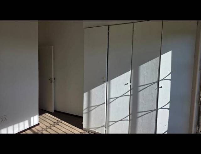 2 BEDROOM APARTMENT FOR SALE IN CONSTANTIA KLOOF